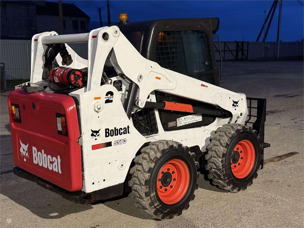 Bobcat S570 - Mini utovarivač: slika Bobcat S570 - Mini utovarivač Bobcat S570 - Mini utovarivač: slika Bobcat S570 - Mini utovarivač