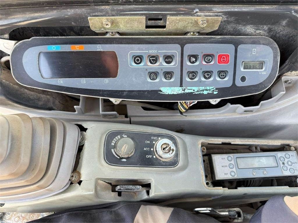 Bager gusjeničar Case Cx 210, ISUZU MANUAL PUMP: slika Bager gusjeničar Case Cx 210, ISUZU MANUAL PUMP Bager gusjeničar Case Cx 210, ISUZU MANUAL PUMP: slika Bager gusjeničar Case Cx 210, ISUZU MANUAL PUMP