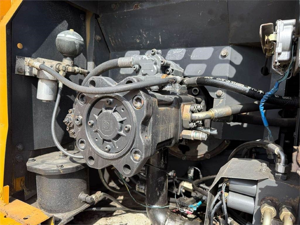 Bager gusjeničar Case Cx 210, ISUZU MANUAL PUMP: slika Bager gusjeničar Case Cx 210, ISUZU MANUAL PUMP Bager gusjeničar Case Cx 210, ISUZU MANUAL PUMP: slika Bager gusjeničar Case Cx 210, ISUZU MANUAL PUMP