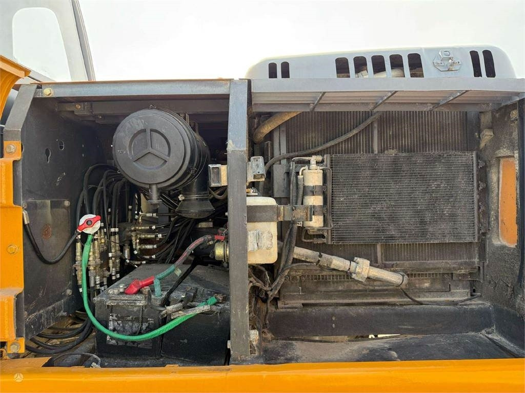 Bager gusjeničar Case Cx 210, ISUZU MANUAL PUMP: slika Bager gusjeničar Case Cx 210, ISUZU MANUAL PUMP Bager gusjeničar Case Cx 210, ISUZU MANUAL PUMP: slika Bager gusjeničar Case Cx 210, ISUZU MANUAL PUMP