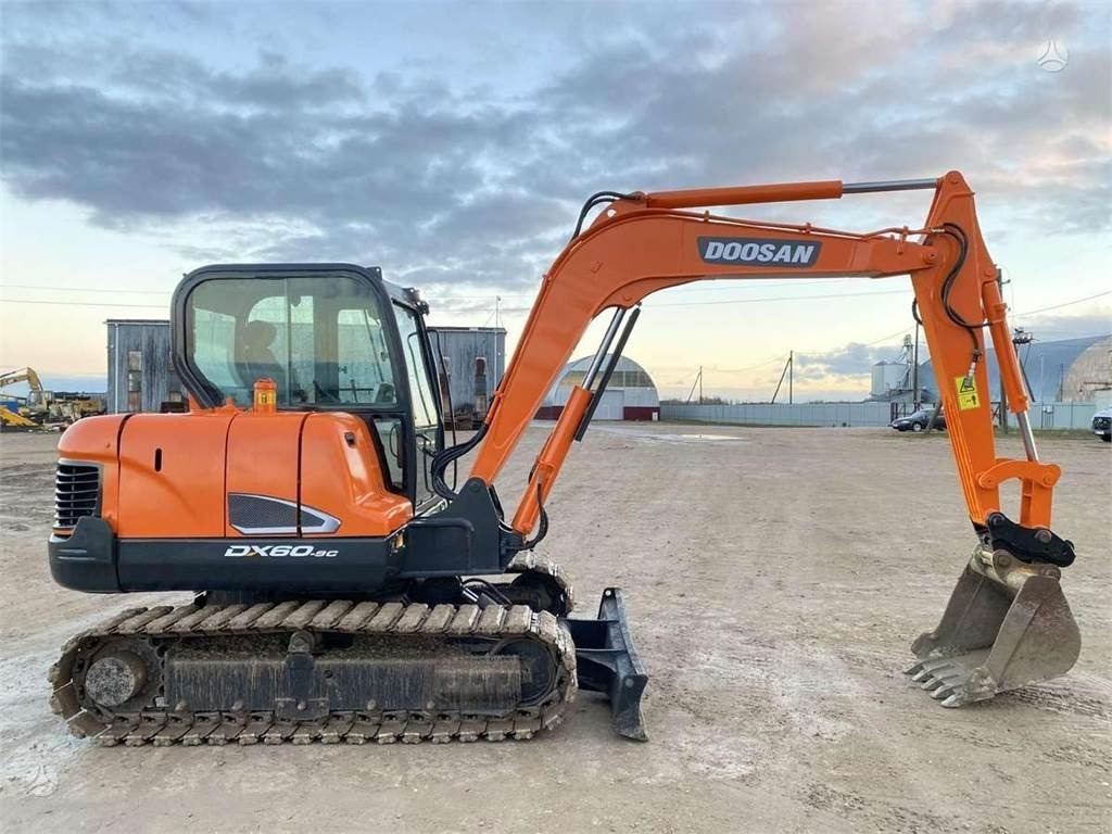 Doosan DX 60 C - Mini bager: slika Doosan DX 60 C - Mini bager Doosan DX 60 C - Mini bager: slika Doosan DX 60 C - Mini bager