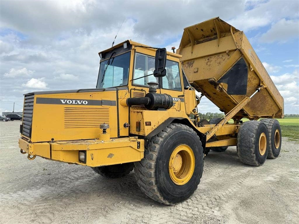 Volvo A25C - Zglobni istovarivač: slika Volvo A25C - Zglobni istovarivač Volvo A25C - Zglobni istovarivač: slika Volvo A25C - Zglobni istovarivač