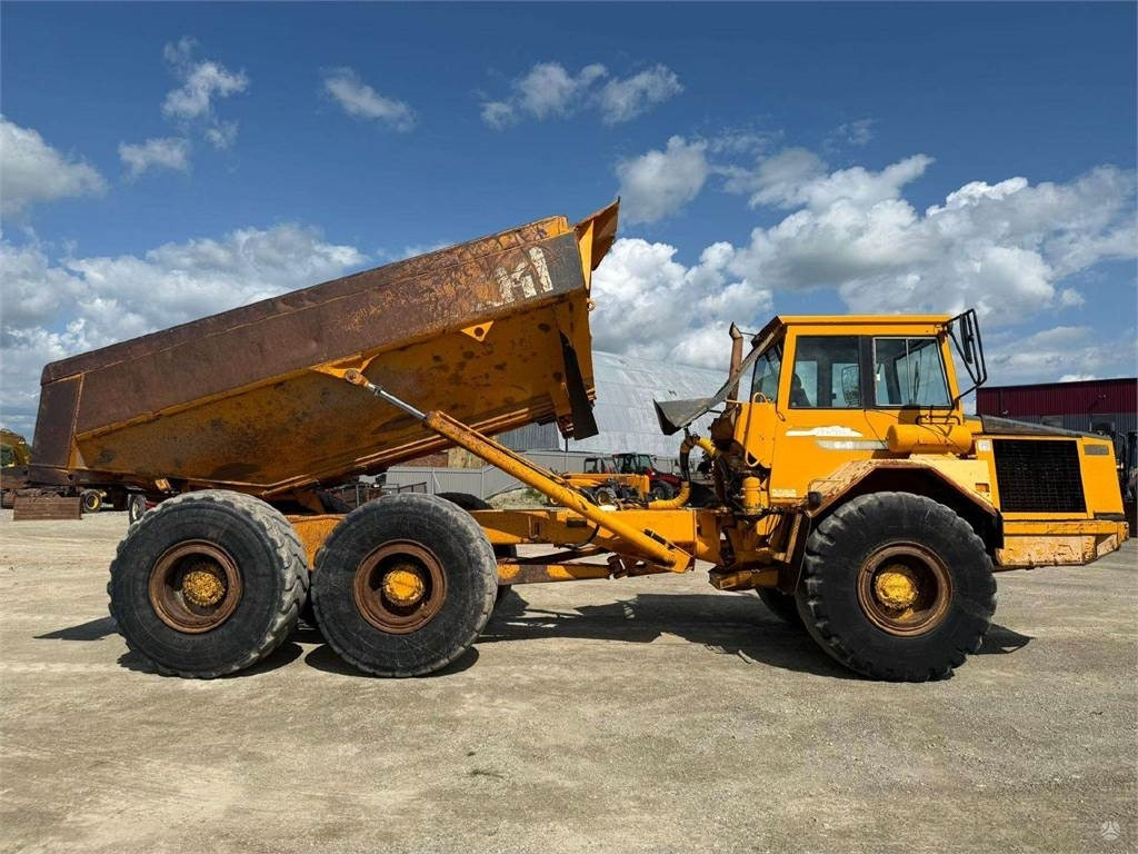 Volvo A25C, Nr. 5 - Zglobni istovarivač: slika Volvo A25C, Nr. 5 - Zglobni istovarivač Volvo A25C, Nr. 5 - Zglobni istovarivač: slika Volvo A25C, Nr. 5 - Zglobni istovarivač