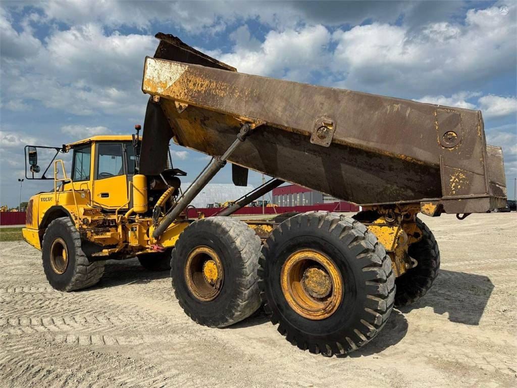 Volvo A25D - Zglobni istovarivač: slika Volvo A25D - Zglobni istovarivač Volvo A25D - Zglobni istovarivač: slika Volvo A25D - Zglobni istovarivač