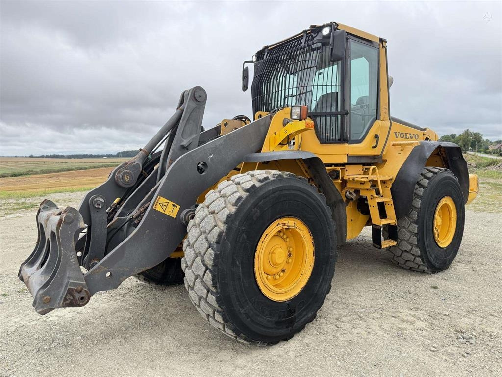 Volvo L 120 F , 4rd line , coupler - Utovarivač na kotačima: slika Volvo L 120 F , 4rd line , coupler - Utovarivač na kotačima Volvo L 120 F , 4rd line , coupler - Utovarivač na kotačima: slika Volvo L 120 F , 4rd line , coupler - Utovarivač na kotačima