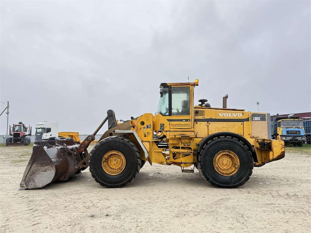 Volvo L180C quick coupler - Utovarivač na kotačima: slika Volvo L180C quick coupler - Utovarivač na kotačima Volvo L180C quick coupler - Utovarivač na kotačima: slika Volvo L180C quick coupler - Utovarivač na kotačima