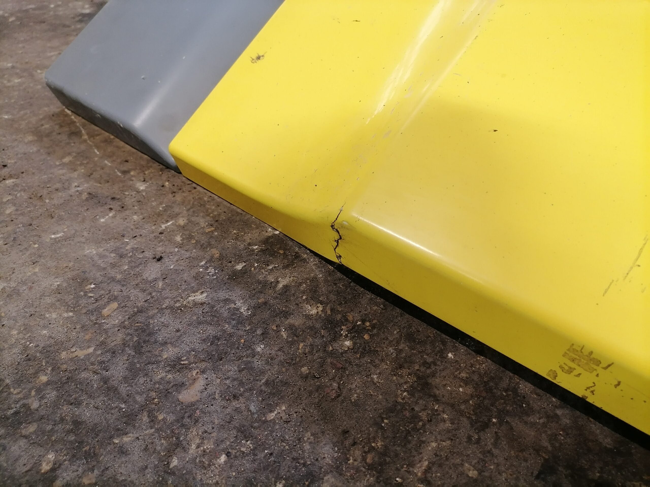 DAF DAF kabiini tuulesuunaja, vasak külg 1740449 - Aerodinamika/ Spojler za Kamion: slika DAF DAF kabiini tuulesuunaja, vasak külg 1740449 - Aerodinamika/ Spojler za Kamion DAF DAF kabiini tuulesuunaja, vasak külg 1740449 - Aerodinamika/ Spojler za Kamion: slika DAF DAF kabiini tuulesuunaja, vasak külg 1740449 - Aerodinamika/ Spojler za Kamion