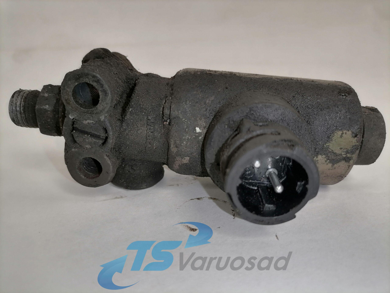 DAF Solenoid valve 4721726860 - Kočioni ventil za Kamion: slika DAF Solenoid valve 4721726860 - Kočioni ventil za Kamion DAF Solenoid valve 4721726860 - Kočioni ventil za Kamion: slika DAF Solenoid valve 4721726860 - Kočioni ventil za Kamion