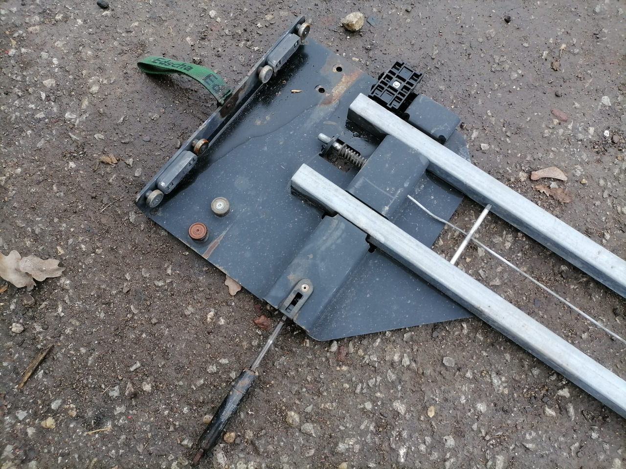 KRONE Haagise katuse mehhanism 38061880 - Univerzalni dio za Kamion: slika KRONE Haagise katuse mehhanism 38061880 - Univerzalni dio za Kamion KRONE Haagise katuse mehhanism 38061880 - Univerzalni dio za Kamion: slika KRONE Haagise katuse mehhanism 38061880 - Univerzalni dio za Kamion