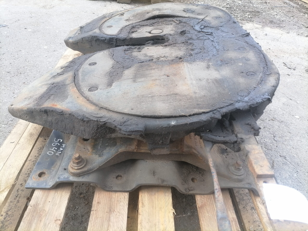 MAN Fifht wheel 662131013 - Sedlo za Kamion: slika MAN Fifht wheel 662131013 - Sedlo za Kamion MAN Fifht wheel 662131013 - Sedlo za Kamion: slika MAN Fifht wheel 662131013 - Sedlo za Kamion