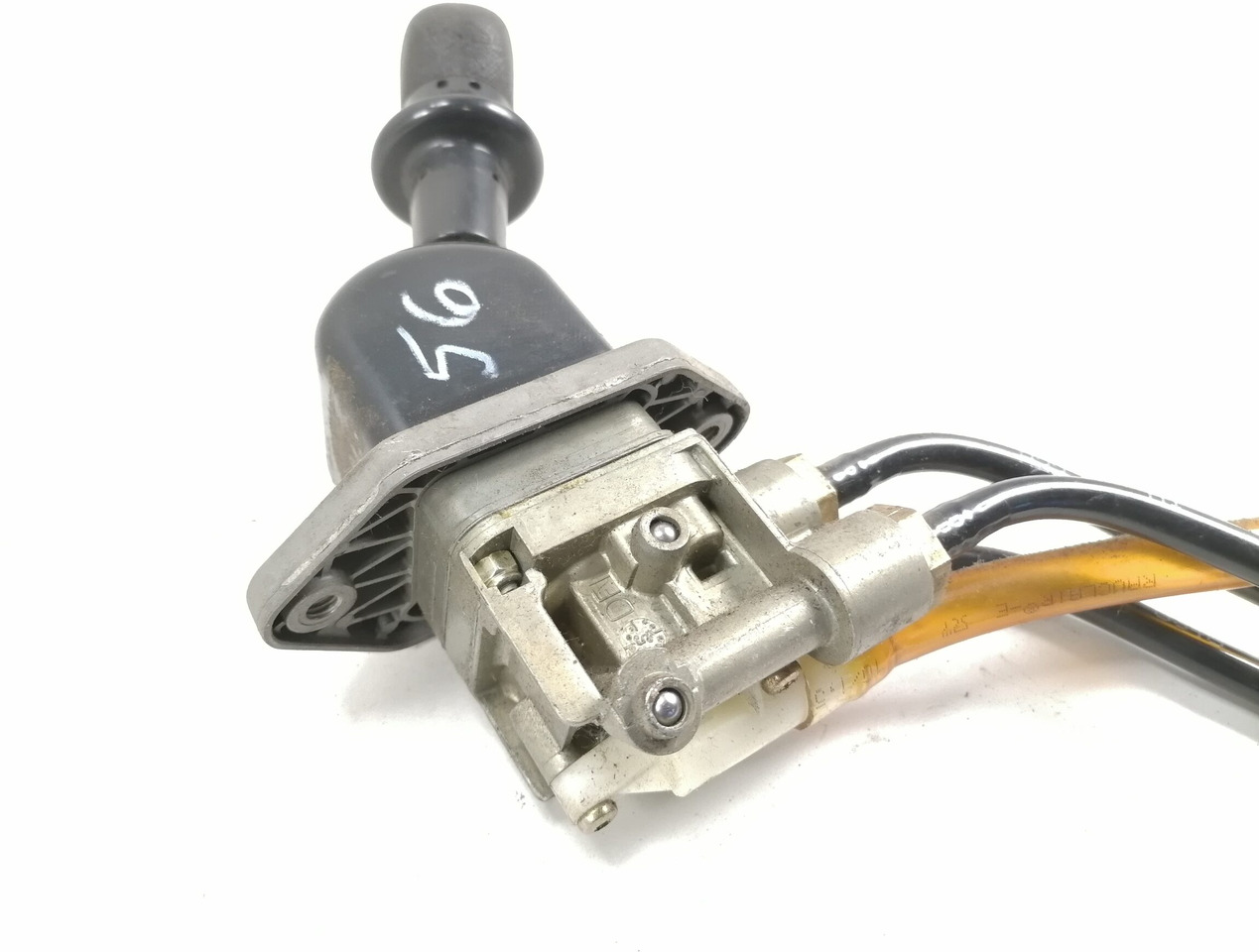 MAN Handbrake control lever 81523156156 - Univerzalni dio za Kamion: slika MAN Handbrake control lever 81523156156 - Univerzalni dio za Kamion MAN Handbrake control lever 81523156156 - Univerzalni dio za Kamion: slika MAN Handbrake control lever 81523156156 - Univerzalni dio za Kamion