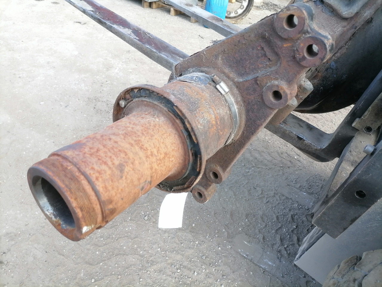 MAN Rear axel housing 81354015434 - Osovina i dijelovi za Kamion: slika MAN Rear axel housing 81354015434 - Osovina i dijelovi za Kamion MAN Rear axel housing 81354015434 - Osovina i dijelovi za Kamion: slika MAN Rear axel housing 81354015434 - Osovina i dijelovi za Kamion