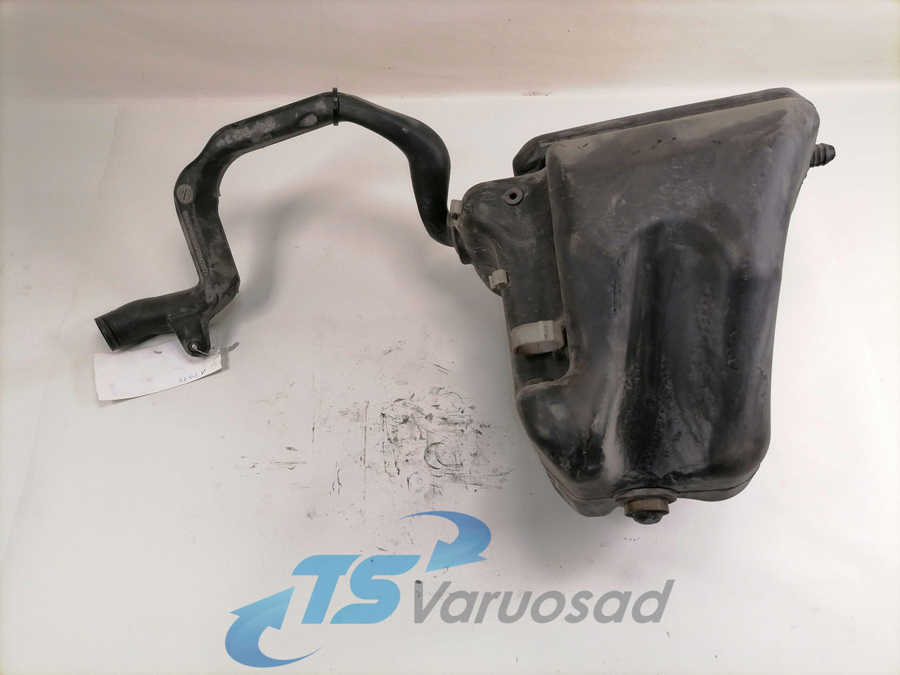 MAN Windscreen washer fluid tank 81264810079 - Brisač za Kamion: slika MAN Windscreen washer fluid tank 81264810079 - Brisač za Kamion MAN Windscreen washer fluid tank 81264810079 - Brisač za Kamion: slika MAN Windscreen washer fluid tank 81264810079 - Brisač za Kamion