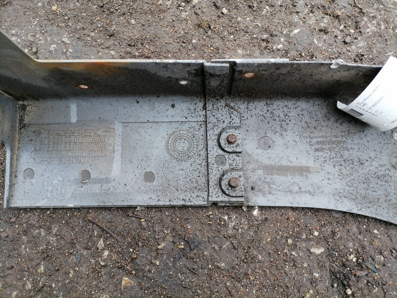 MB Astmelaua plastik 9736602601 - Prag za Kamion: slika MB Astmelaua plastik 9736602601 - Prag za Kamion MB Astmelaua plastik 9736602601 - Prag za Kamion: slika MB Astmelaua plastik 9736602601 - Prag za Kamion