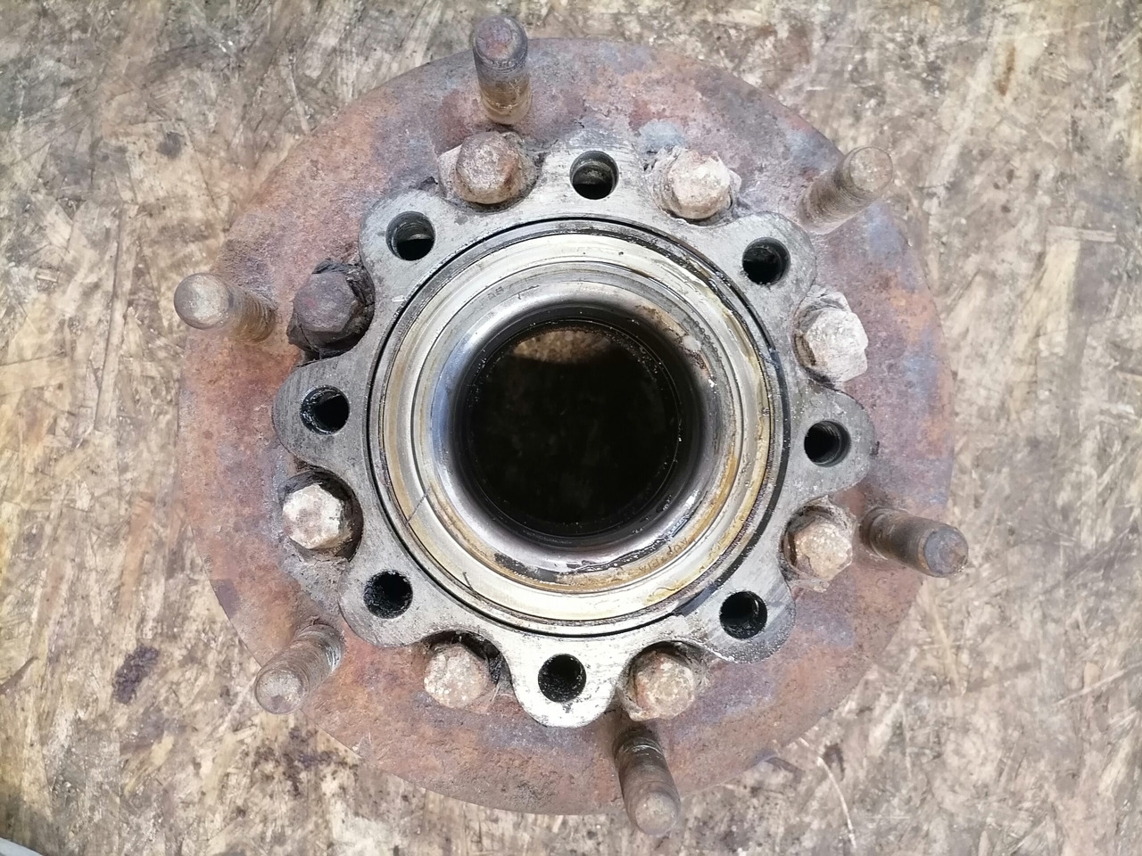 MB Atego truck with wheel hub A9703560301 - Univerzalni dio za Kamion: slika MB Atego truck with wheel hub A9703560301 - Univerzalni dio za Kamion MB Atego truck with wheel hub A9703560301 - Univerzalni dio za Kamion: slika MB Atego truck with wheel hub A9703560301 - Univerzalni dio za Kamion