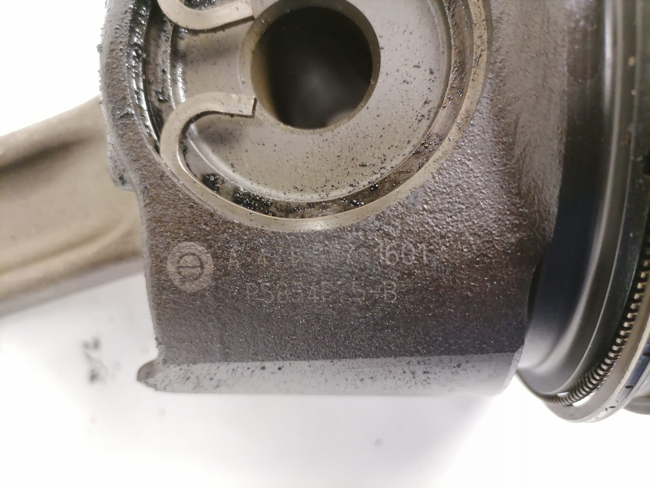 Mercedes-Benz Connecting rod + piston A4710371601 - Klip/ Prsten/ Čahura za Kamion: slika  Mercedes-Benz Connecting rod + piston A4710371601 - Klip/ Prsten/ Čahura za Kamion Mercedes-Benz Connecting rod + piston A4710371601 - Klip/ Prsten/ Čahura za Kamion: slika  Mercedes-Benz Connecting rod + piston A4710371601 - Klip/ Prsten/ Čahura za Kamion