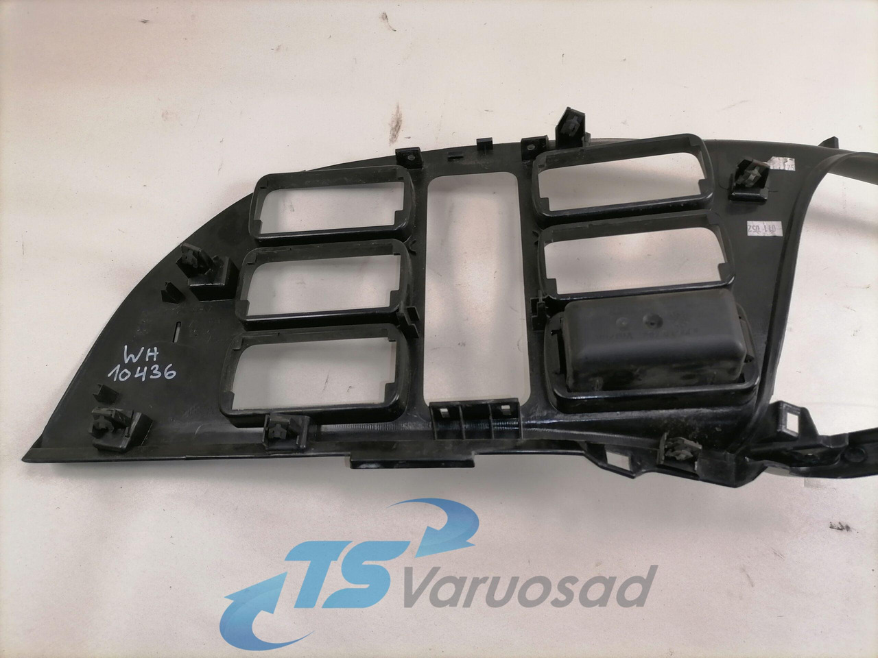Mercedes-Benz Dashboard cover A9436800607 - Ploča s instrumentima za Kamion: slika Mercedes-Benz Dashboard cover A9436800607 - Ploča s instrumentima za Kamion Mercedes-Benz Dashboard cover A9436800607 - Ploča s instrumentima za Kamion: slika Mercedes-Benz Dashboard cover A9436800607 - Ploča s instrumentima za Kamion