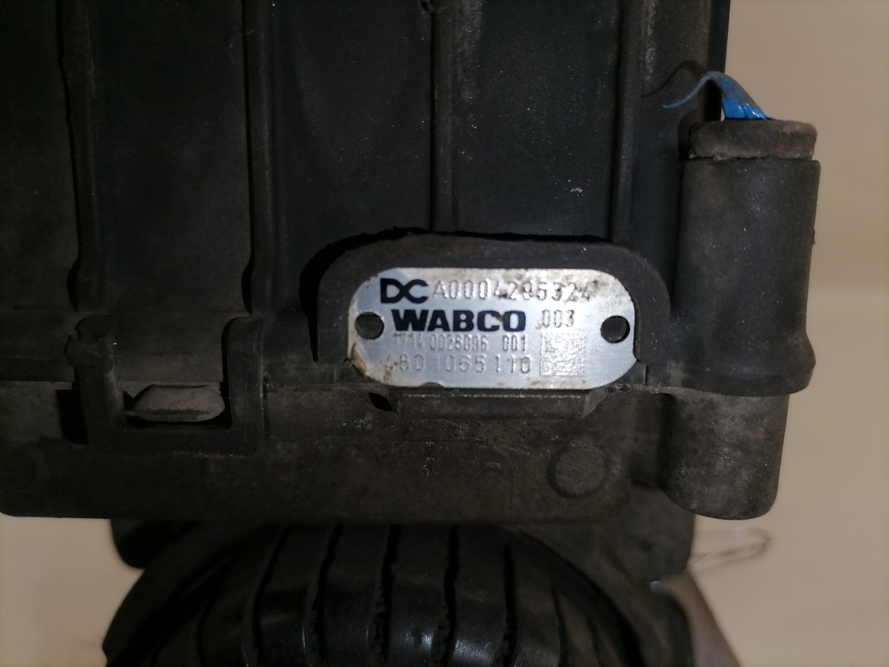 Mercedes-Benz EBS brake valve A0004296324 - Kočioni ventil za Kamion: slika Mercedes-Benz EBS brake valve A0004296324 - Kočioni ventil za Kamion Mercedes-Benz EBS brake valve A0004296324 - Kočioni ventil za Kamion: slika Mercedes-Benz EBS brake valve A0004296324 - Kočioni ventil za Kamion