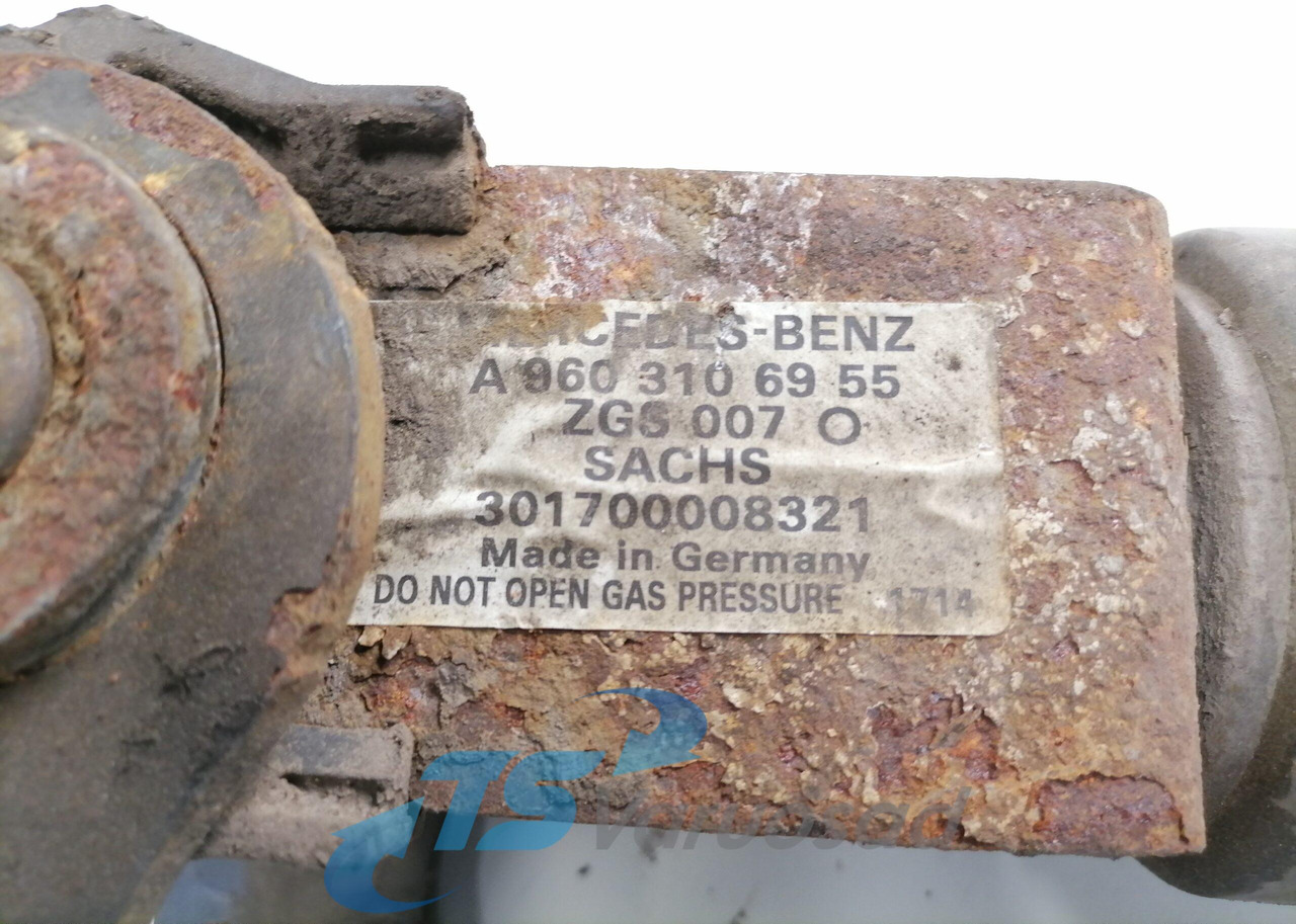 Mercedes-Benz Kabiini kandur, tagumine A9603106955 - Ovjes kabine za Kamion: slika Mercedes-Benz Kabiini kandur, tagumine A9603106955 - Ovjes kabine za Kamion Mercedes-Benz Kabiini kandur, tagumine A9603106955 - Ovjes kabine za Kamion: slika Mercedes-Benz Kabiini kandur, tagumine A9603106955 - Ovjes kabine za Kamion