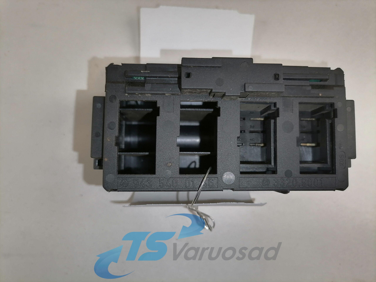 Mercedes-Benz Lülitite moodul 9435400146 - Kabina za Kamion: slika Mercedes-Benz Lülitite moodul 9435400146 - Kabina za Kamion Mercedes-Benz Lülitite moodul 9435400146 - Kabina za Kamion: slika Mercedes-Benz Lülitite moodul 9435400146 - Kabina za Kamion