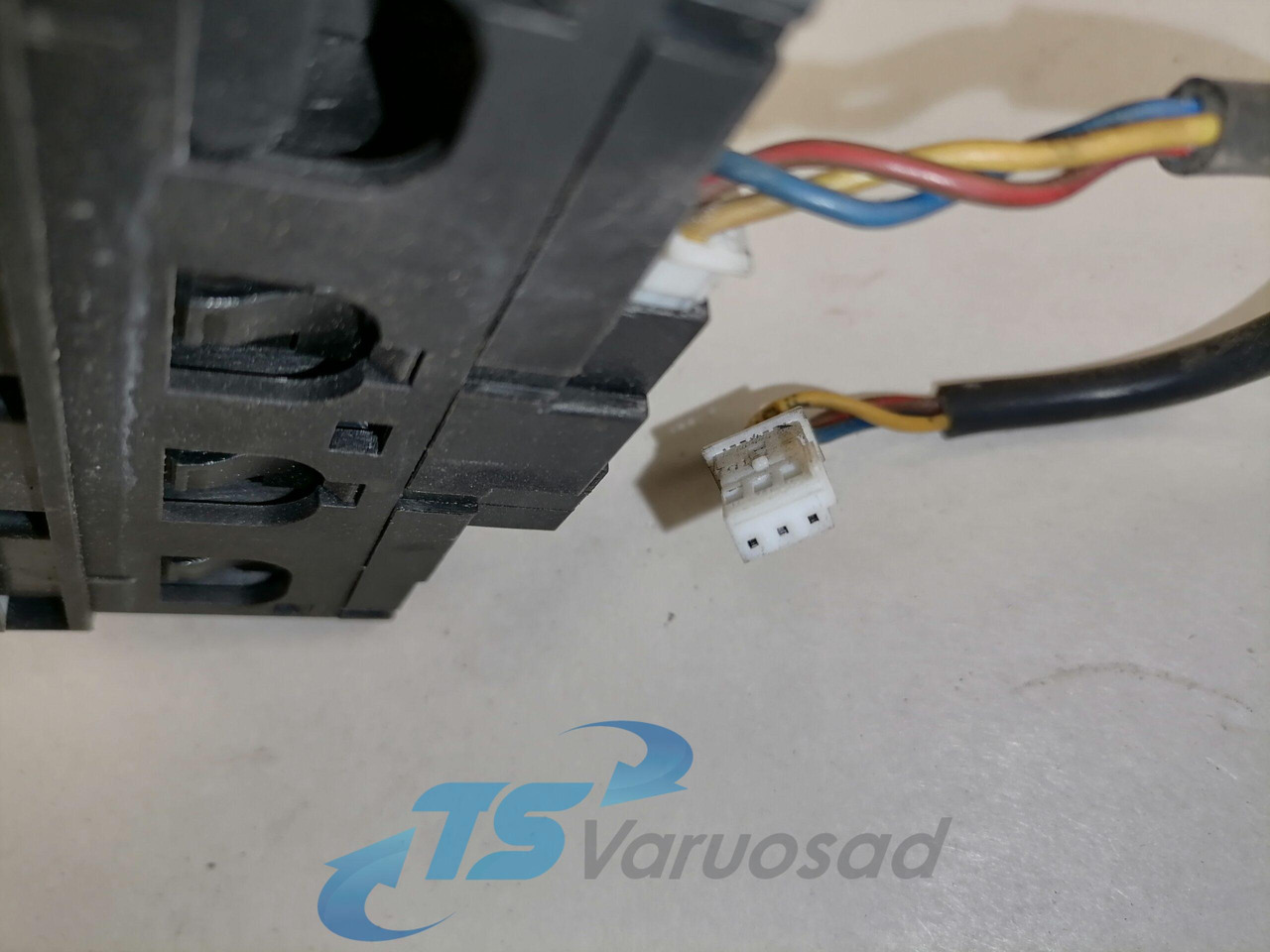 Mercedes-Benz Lülitite moodul 9435400146 - Kabina za Kamion: slika Mercedes-Benz Lülitite moodul 9435400146 - Kabina za Kamion Mercedes-Benz Lülitite moodul 9435400146 - Kabina za Kamion: slika Mercedes-Benz Lülitite moodul 9435400146 - Kabina za Kamion