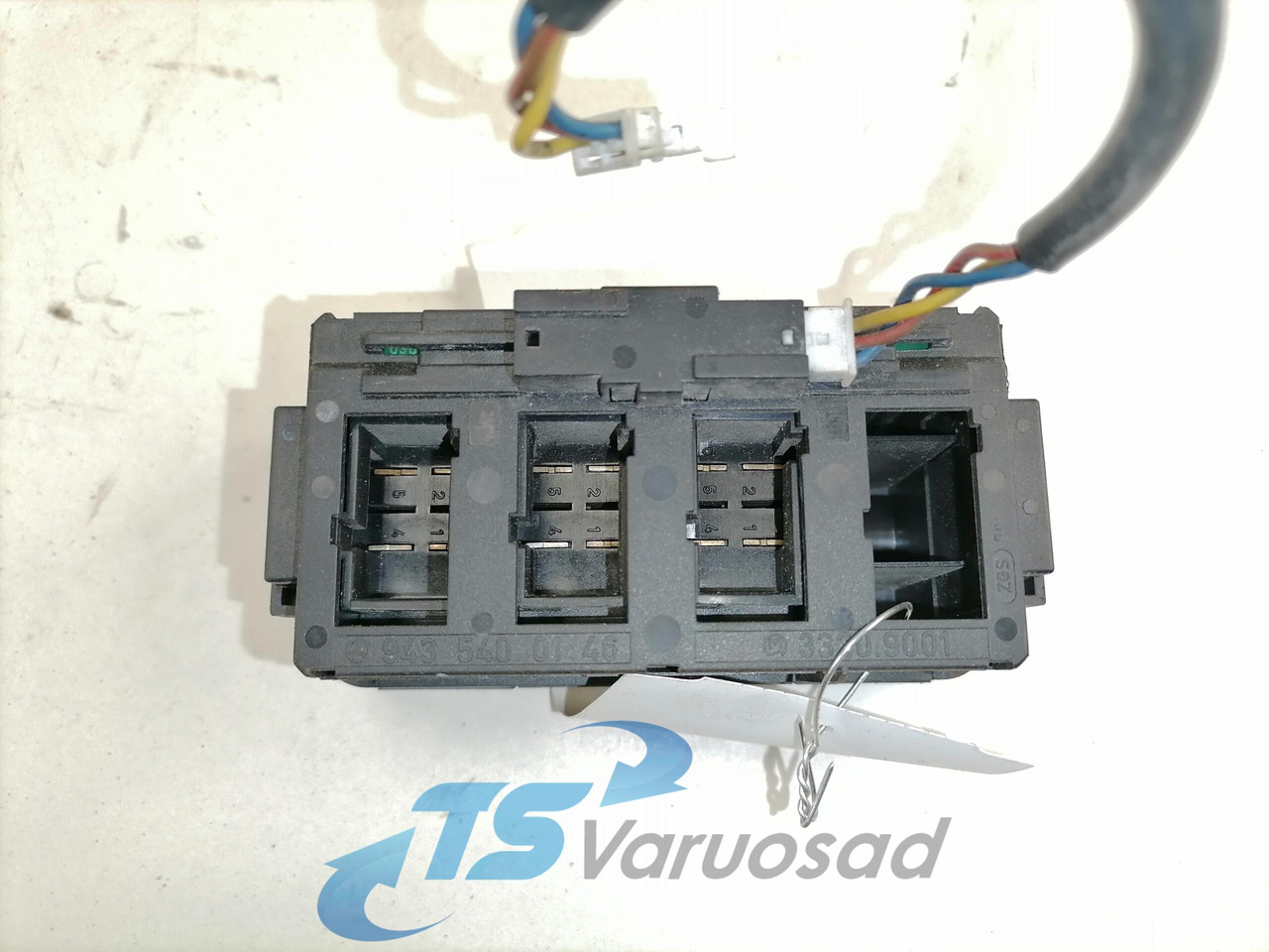 Mercedes-Benz Lülitite moodul 9435400146 - Kabina za Kamion: slika Mercedes-Benz Lülitite moodul 9435400146 - Kabina za Kamion Mercedes-Benz Lülitite moodul 9435400146 - Kabina za Kamion: slika Mercedes-Benz Lülitite moodul 9435400146 - Kabina za Kamion