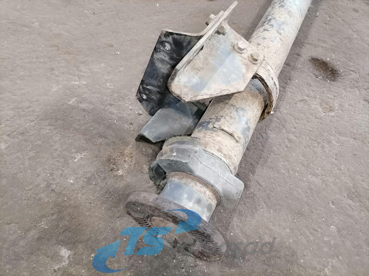 Mercedes-Benz Propeller shaft A6574101504 - Kardansko vratilo za Kamion: slika Mercedes-Benz Propeller shaft A6574101504 - Kardansko vratilo za Kamion Mercedes-Benz Propeller shaft A6574101504 - Kardansko vratilo za Kamion: slika Mercedes-Benz Propeller shaft A6574101504 - Kardansko vratilo za Kamion