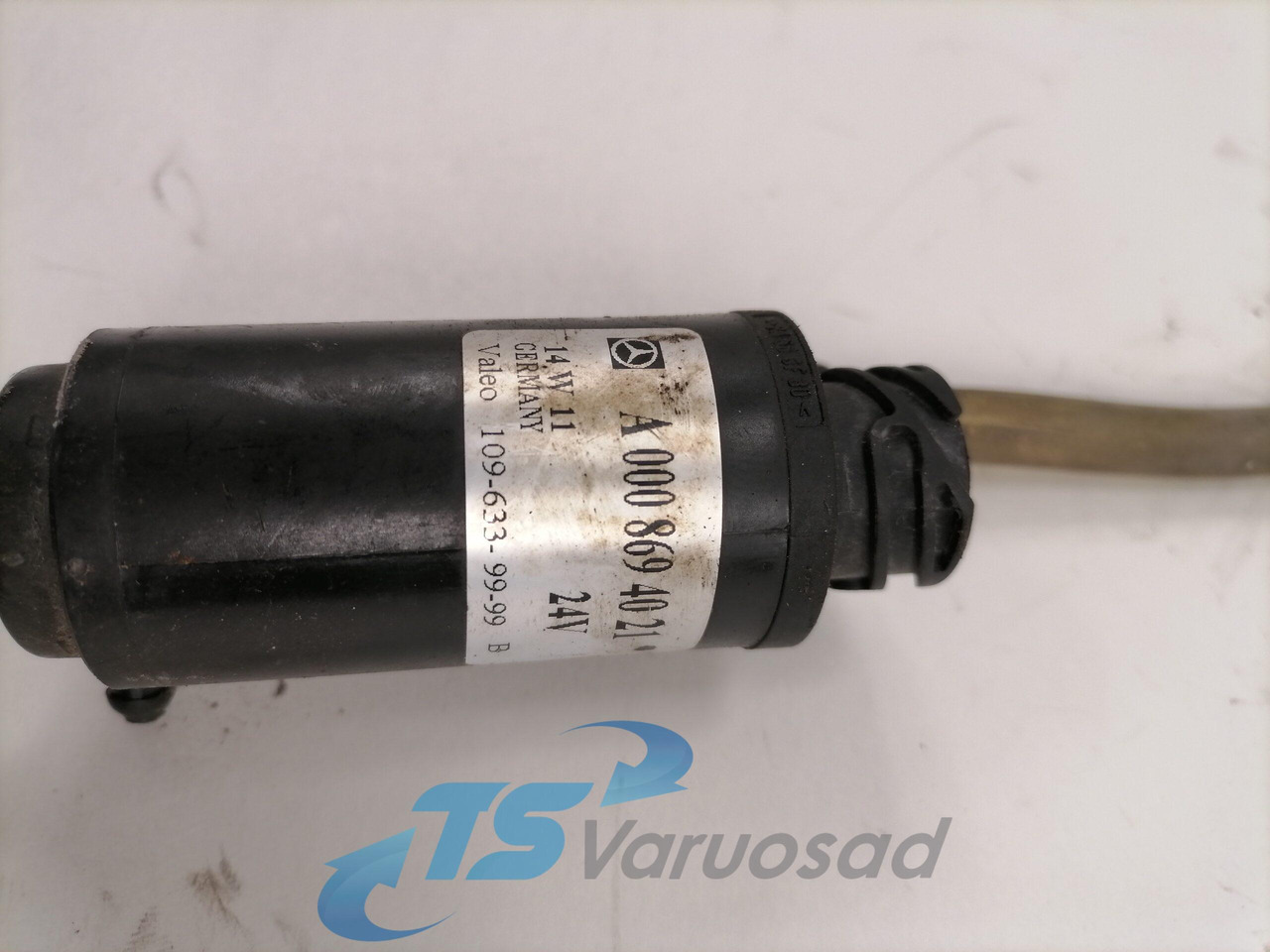 Mercedes-Benz glass washing pump A0008694021 - Brisač za Kamion: slika Mercedes-Benz glass washing pump A0008694021 - Brisač za Kamion Mercedes-Benz glass washing pump A0008694021 - Brisač za Kamion: slika Mercedes-Benz glass washing pump A0008694021 - Brisač za Kamion