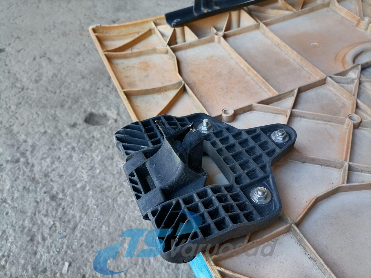 Renault Iluvõre 5010301618 - Rešetka za Kamion: slika Renault Iluvõre 5010301618 - Rešetka za Kamion Renault Iluvõre 5010301618 - Rešetka za Kamion: slika Renault Iluvõre 5010301618 - Rešetka za Kamion