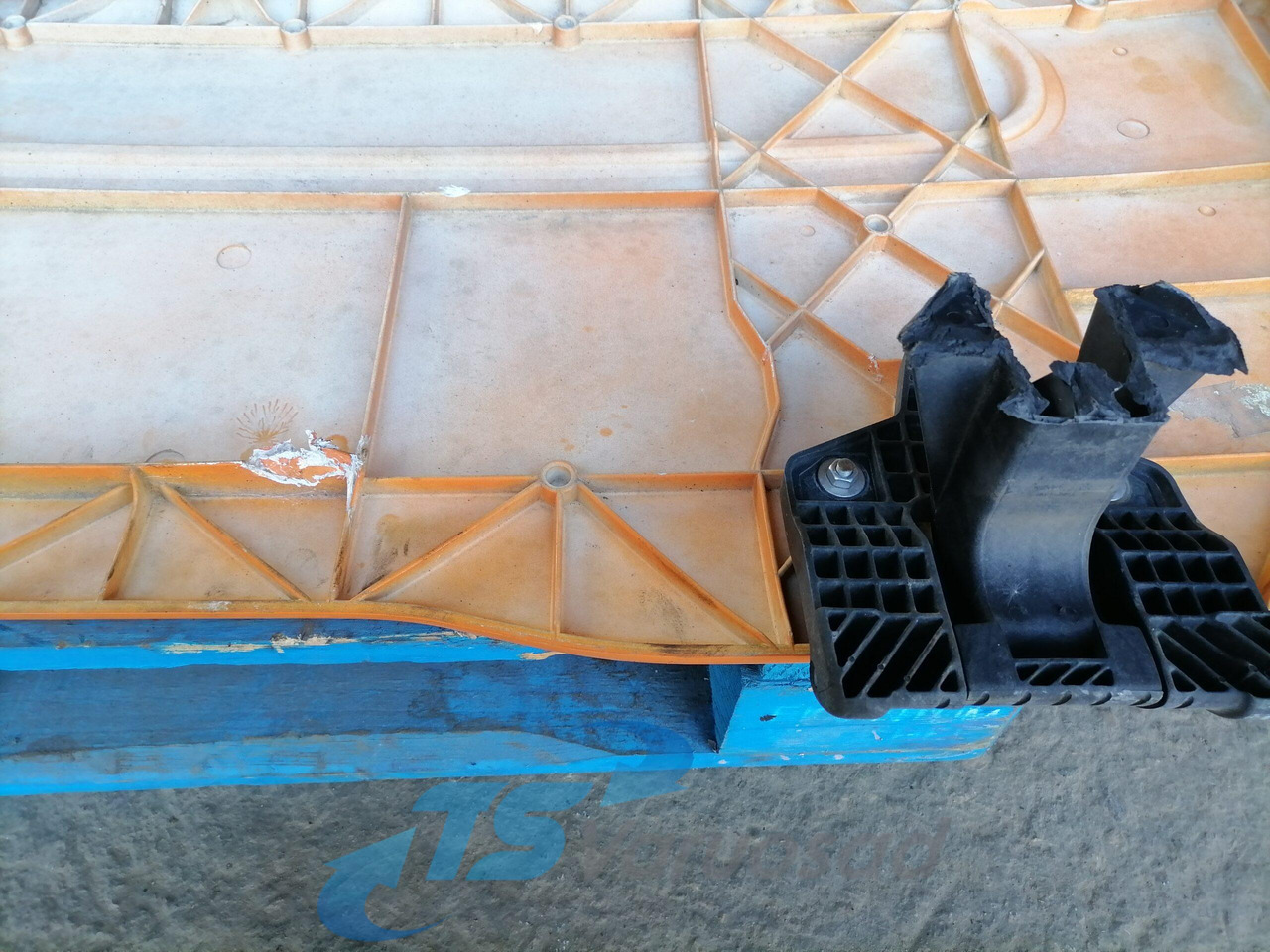 Renault Iluvõre 5010301618 - Rešetka za Kamion: slika Renault Iluvõre 5010301618 - Rešetka za Kamion Renault Iluvõre 5010301618 - Rešetka za Kamion: slika Renault Iluvõre 5010301618 - Rešetka za Kamion