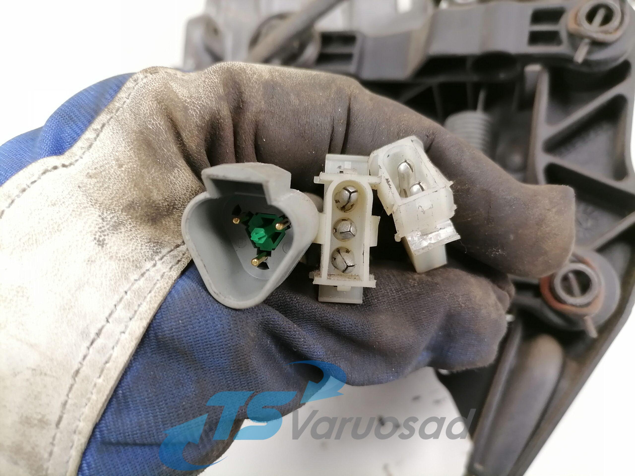 Scania Accelerator pedal 1364171 - Sustav goriva za Kamion: slika Scania Accelerator pedal 1364171 - Sustav goriva za Kamion Scania Accelerator pedal 1364171 - Sustav goriva za Kamion: slika Scania Accelerator pedal 1364171 - Sustav goriva za Kamion