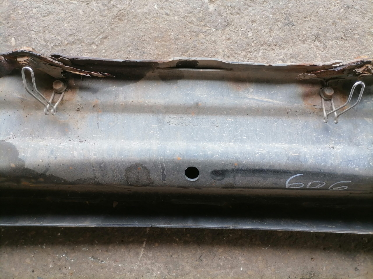 Scania Bumper 1736656 - Branik za Kamion: slika Scania Bumper 1736656 - Branik za Kamion Scania Bumper 1736656 - Branik za Kamion: slika Scania Bumper 1736656 - Branik za Kamion