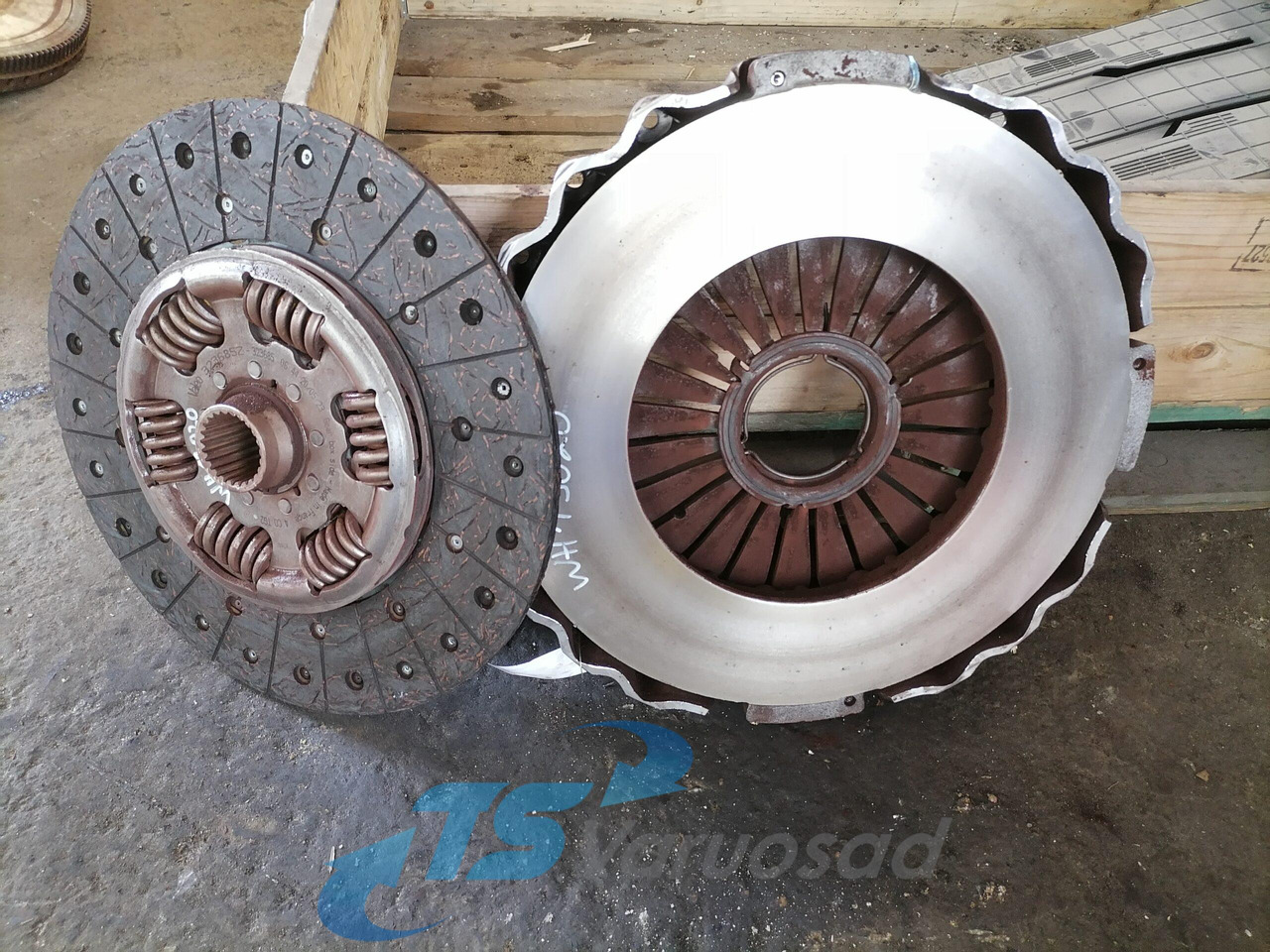 Scania Clutch 574977 - Kvačilo i dijelovi za Kamion: slika Scania Clutch 574977 - Kvačilo i dijelovi za Kamion Scania Clutch 574977 - Kvačilo i dijelovi za Kamion: slika Scania Clutch 574977 - Kvačilo i dijelovi za Kamion