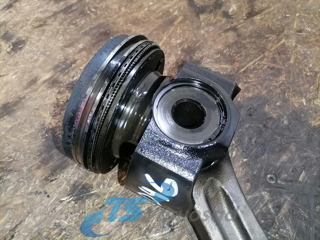 Scania Connecting rod + piston 2263286 - Klip/ Prsten/ Čahura za Kamion: slika Scania Connecting rod + piston 2263286 - Klip/ Prsten/ Čahura za Kamion Scania Connecting rod + piston 2263286 - Klip/ Prsten/ Čahura za Kamion: slika Scania Connecting rod + piston 2263286 - Klip/ Prsten/ Čahura za Kamion