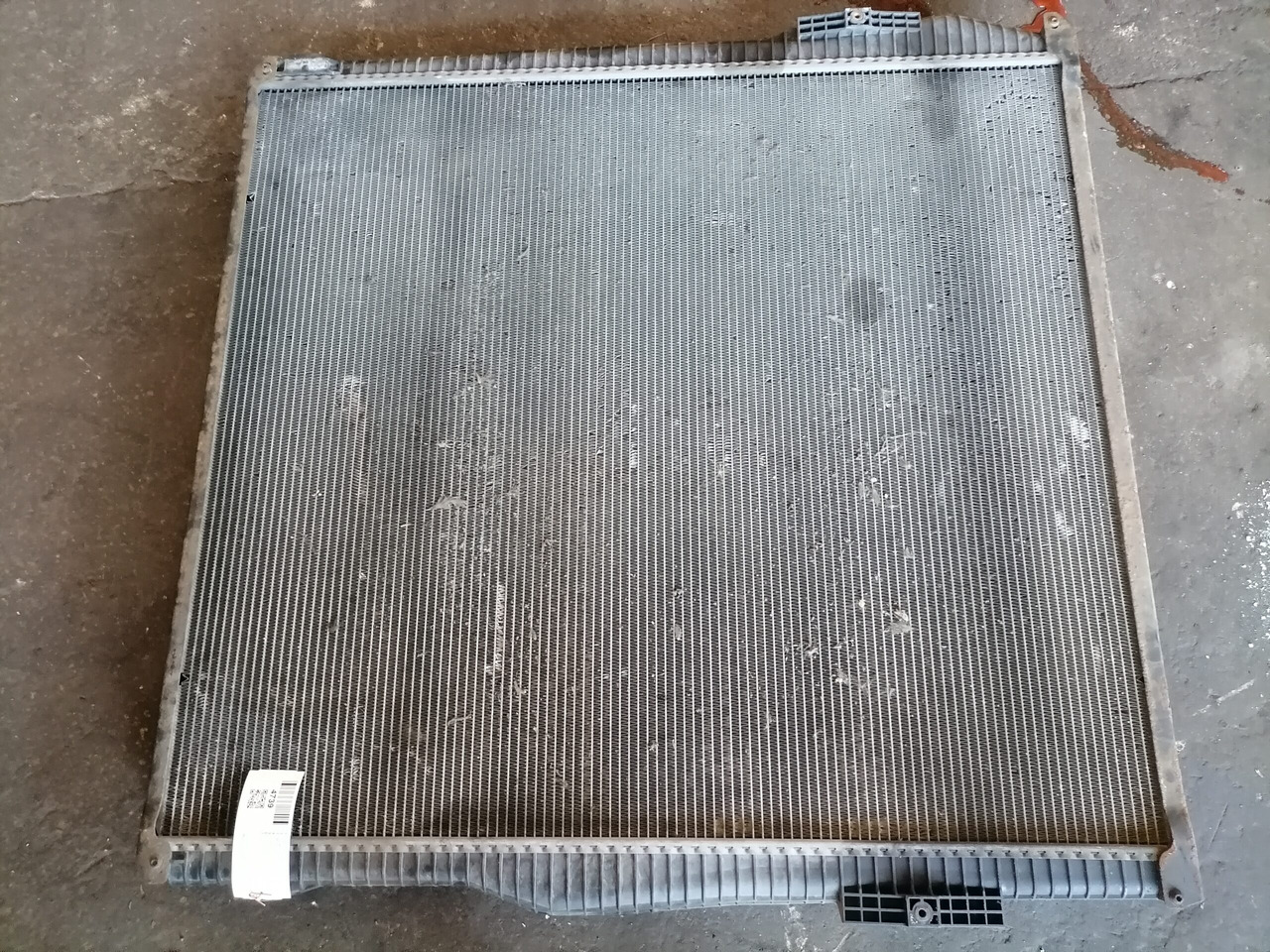 Scania Cooling radiator 1781365 - Hladnjak za Kamion: slika Scania Cooling radiator 1781365 - Hladnjak za Kamion Scania Cooling radiator 1781365 - Hladnjak za Kamion: slika Scania Cooling radiator 1781365 - Hladnjak za Kamion