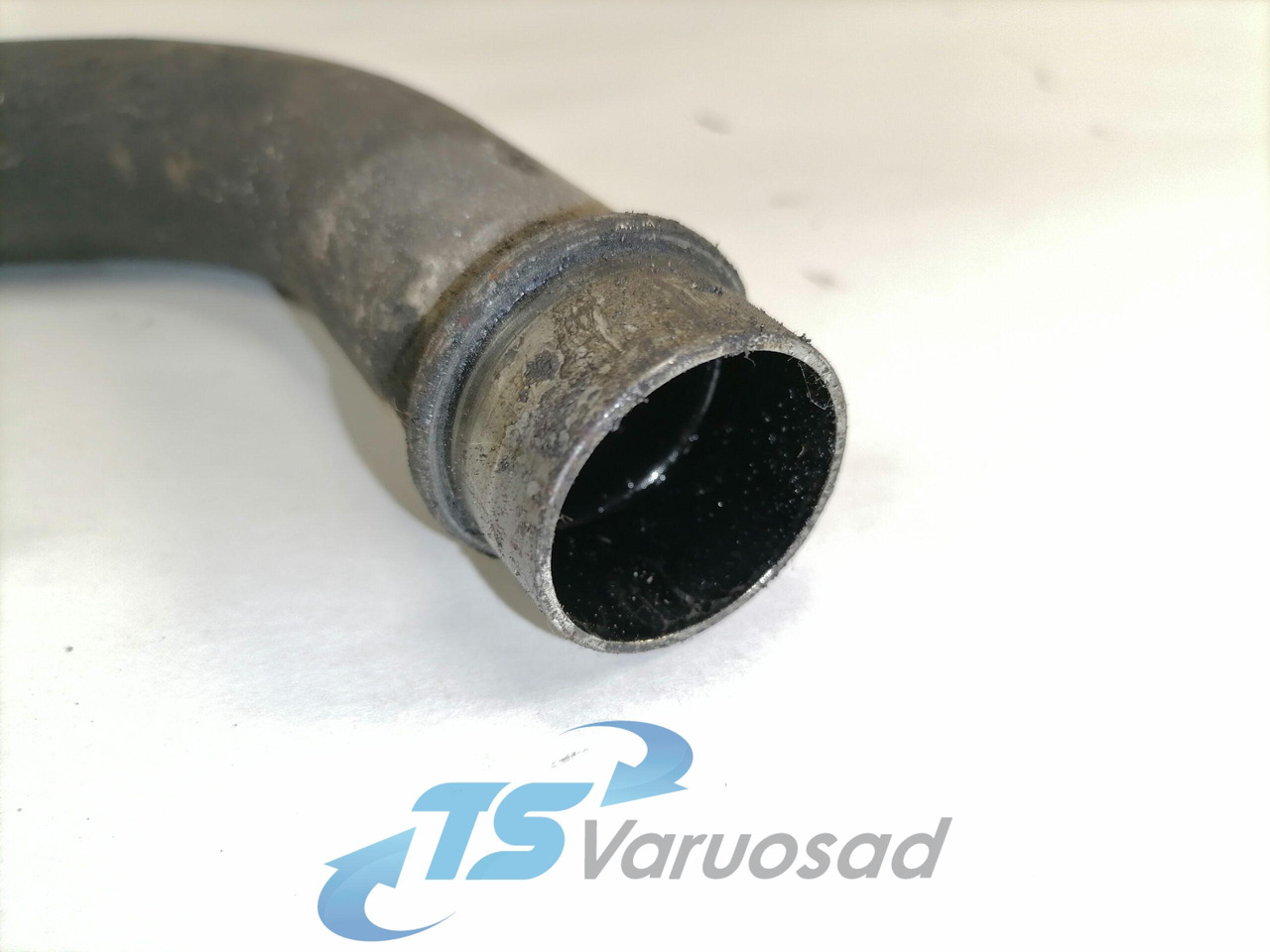 Scania Crankcase Ventilation Pipe 1748688 - Karter za Kamion: slika Scania Crankcase Ventilation Pipe 1748688 - Karter za Kamion Scania Crankcase Ventilation Pipe 1748688 - Karter za Kamion: slika Scania Crankcase Ventilation Pipe 1748688 - Karter za Kamion