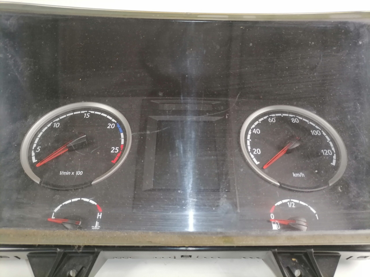 Scania Dashboard 1946411 - Ploča s instrumentima za Kamion: slika Scania Dashboard 1946411 - Ploča s instrumentima za Kamion Scania Dashboard 1946411 - Ploča s instrumentima za Kamion: slika Scania Dashboard 1946411 - Ploča s instrumentima za Kamion