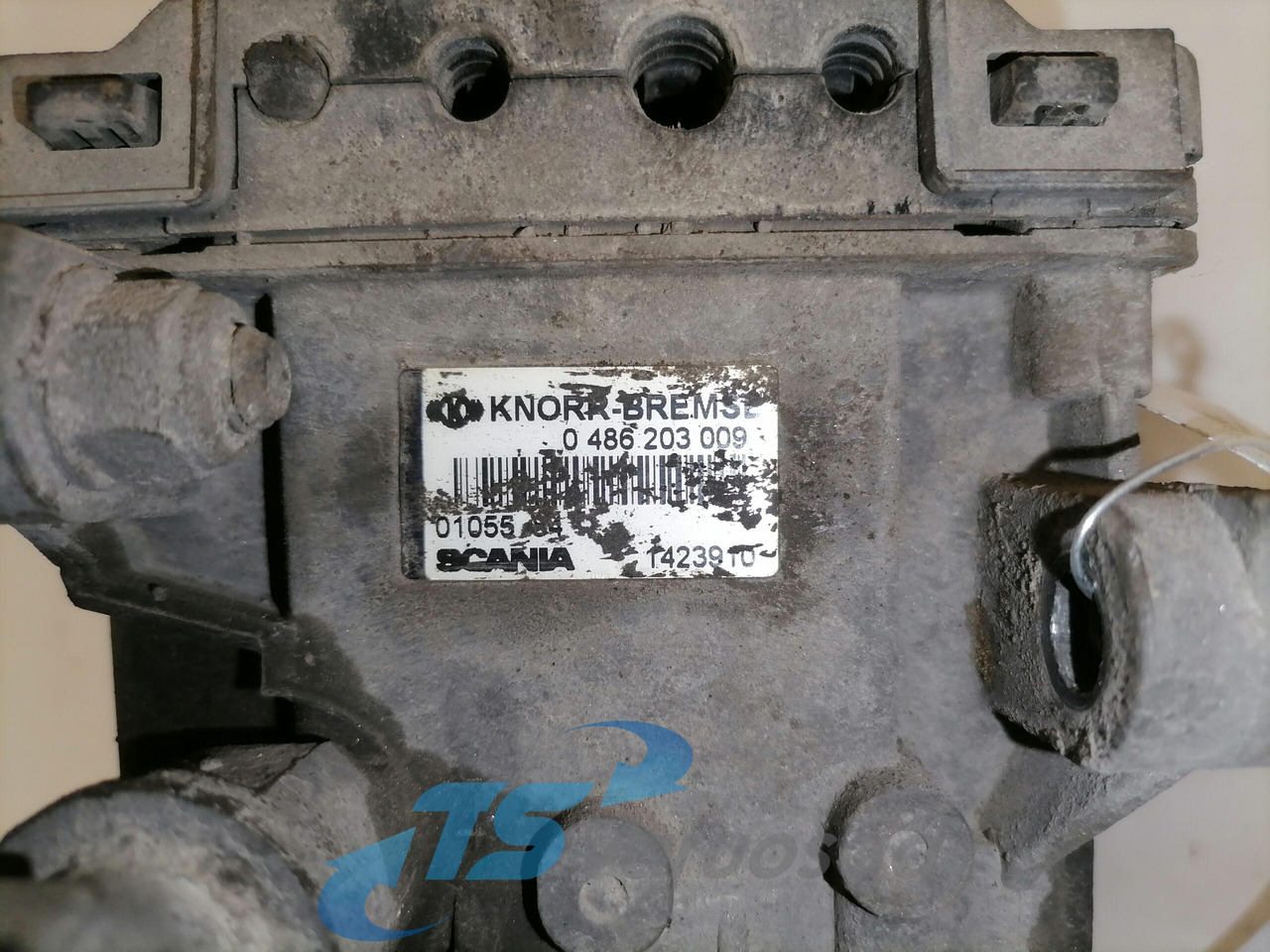 Scania EBS brake valve 1423910 - Kočioni ventil za Kamion: slika Scania EBS brake valve 1423910 - Kočioni ventil za Kamion Scania EBS brake valve 1423910 - Kočioni ventil za Kamion: slika Scania EBS brake valve 1423910 - Kočioni ventil za Kamion