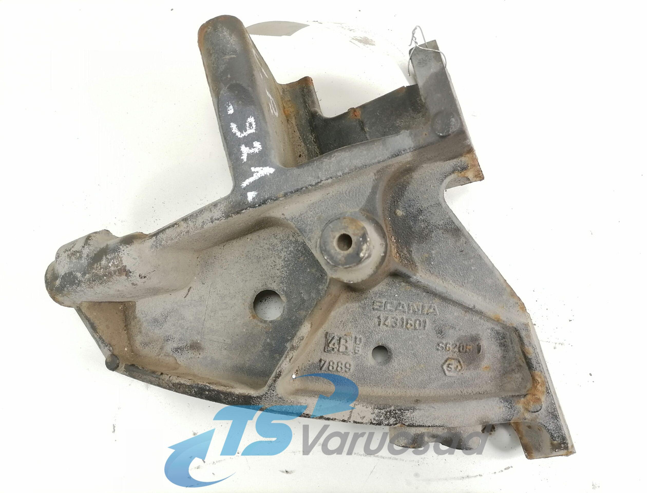 Scania Front bumper carrier 1431601 - Branik za Kamion: slika Scania Front bumper carrier 1431601 - Branik za Kamion Scania Front bumper carrier 1431601 - Branik za Kamion: slika Scania Front bumper carrier 1431601 - Branik za Kamion