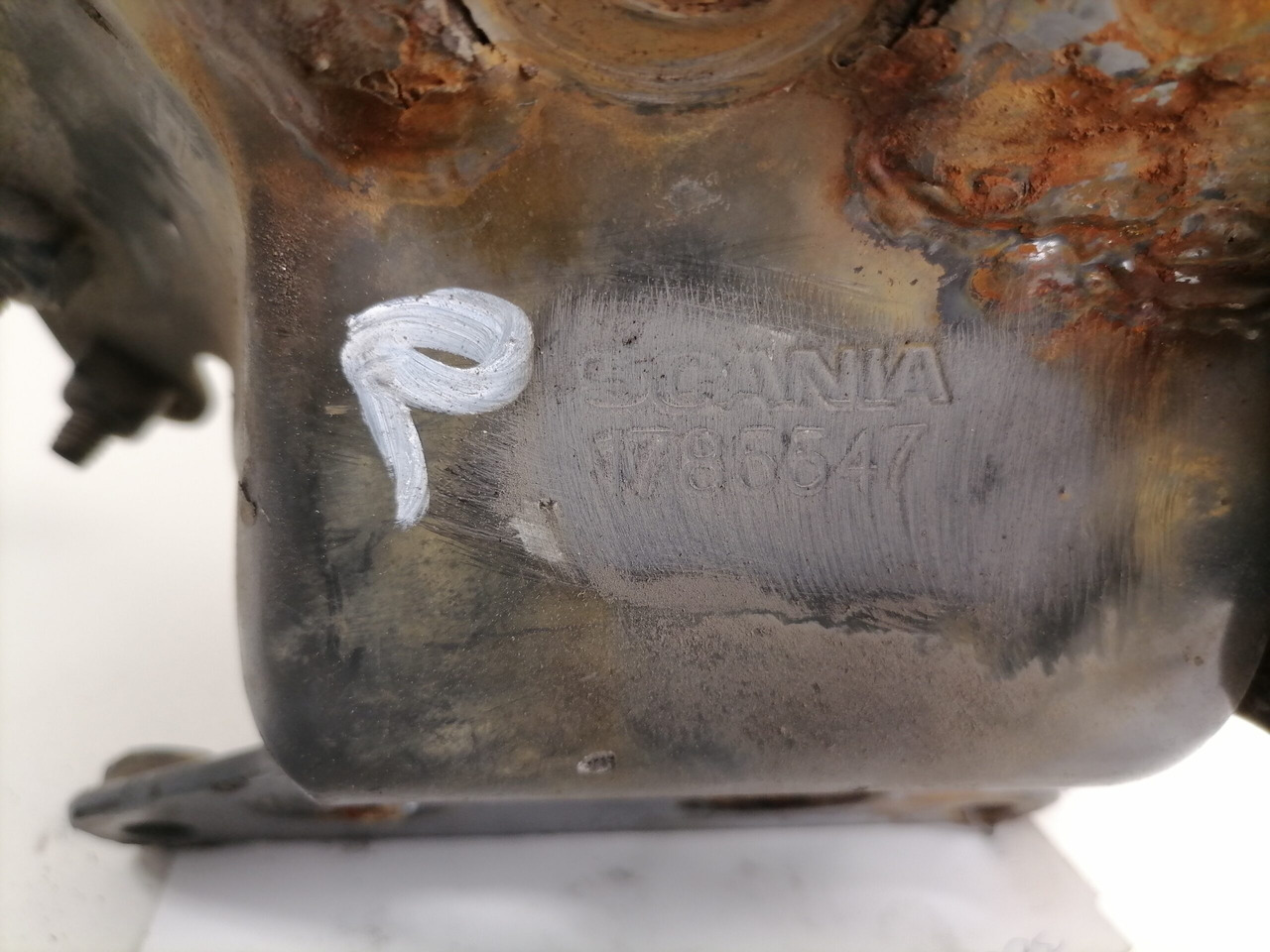 Scania Grille panel hinge 1785547 - Rešetka za Kamion: slika Scania Grille panel hinge 1785547 - Rešetka za Kamion Scania Grille panel hinge 1785547 - Rešetka za Kamion: slika Scania Grille panel hinge 1785547 - Rešetka za Kamion