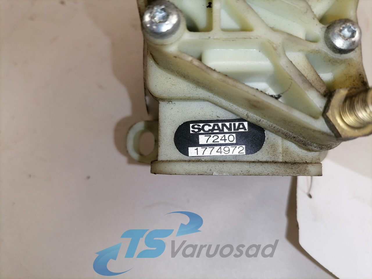Scania Handbrake control lever 1774972 - Univerzalni dio za Kamion: slika Scania Handbrake control lever 1774972 - Univerzalni dio za Kamion Scania Handbrake control lever 1774972 - Univerzalni dio za Kamion: slika Scania Handbrake control lever 1774972 - Univerzalni dio za Kamion
