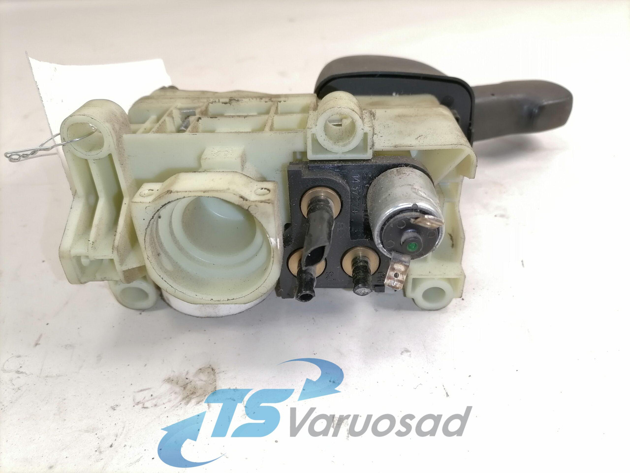 Scania Handbrake control lever 1774972 - Univerzalni dio za Kamion: slika Scania Handbrake control lever 1774972 - Univerzalni dio za Kamion Scania Handbrake control lever 1774972 - Univerzalni dio za Kamion: slika Scania Handbrake control lever 1774972 - Univerzalni dio za Kamion