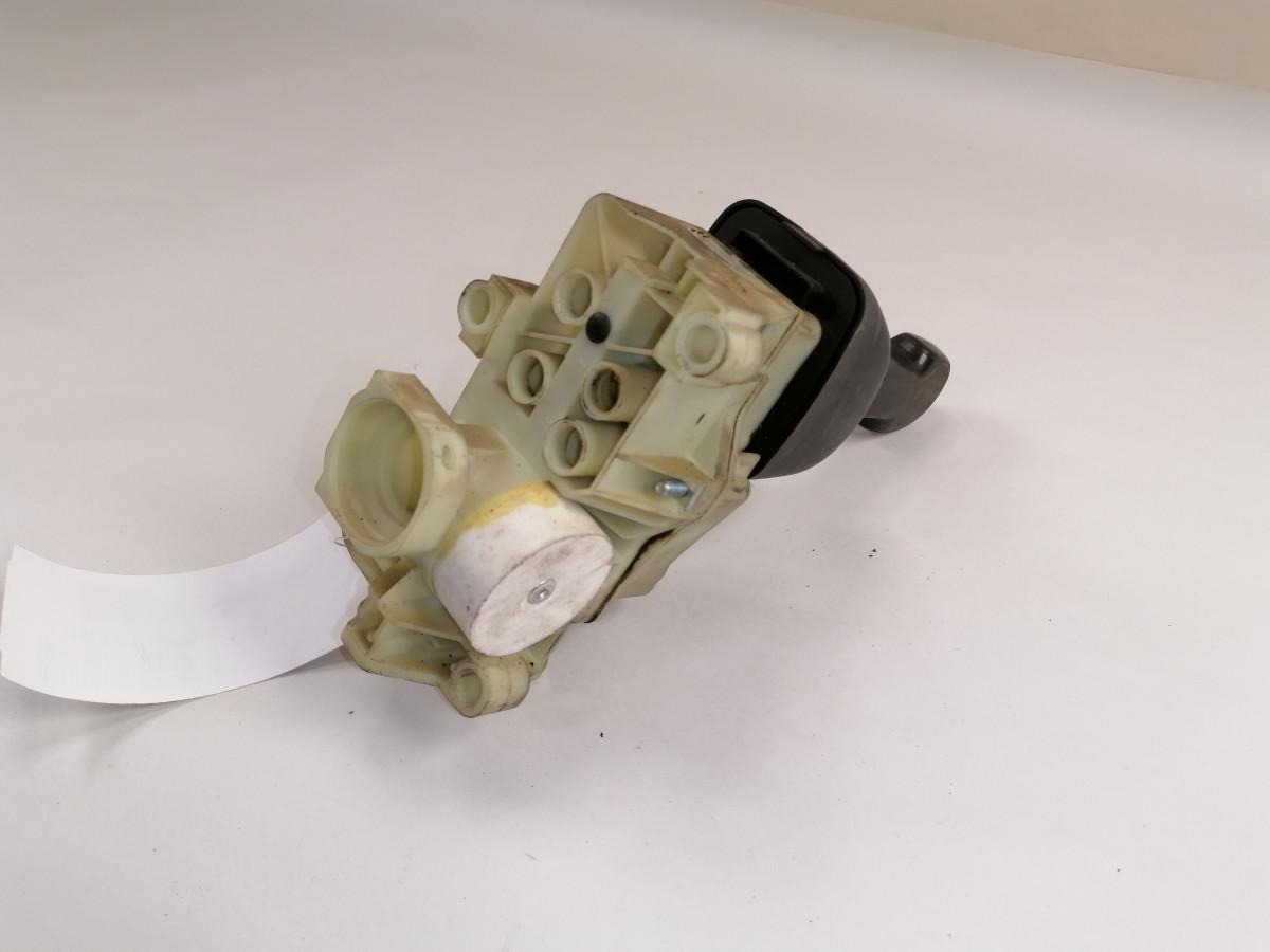 Scania Handbrake control lever 1882111 - Univerzalni dio za Kamion: slika Scania Handbrake control lever 1882111 - Univerzalni dio za Kamion Scania Handbrake control lever 1882111 - Univerzalni dio za Kamion: slika Scania Handbrake control lever 1882111 - Univerzalni dio za Kamion