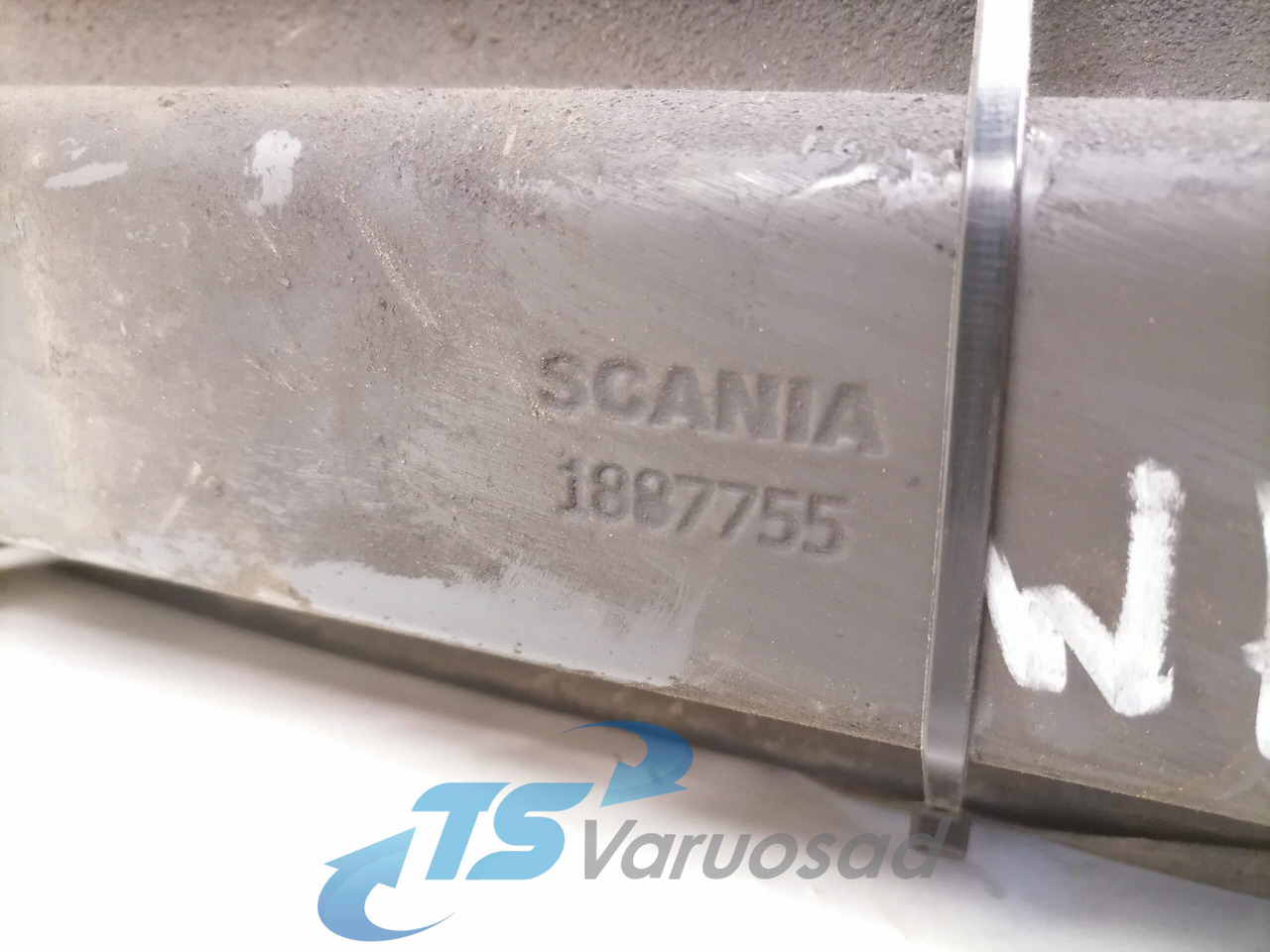 Scania Kütusepaagi kandur, Scania 1887755 - Spremnik goriva za Kamion: slika Scania Kütusepaagi kandur, Scania 1887755 - Spremnik goriva za Kamion Scania Kütusepaagi kandur, Scania 1887755 - Spremnik goriva za Kamion: slika Scania Kütusepaagi kandur, Scania 1887755 - Spremnik goriva za Kamion