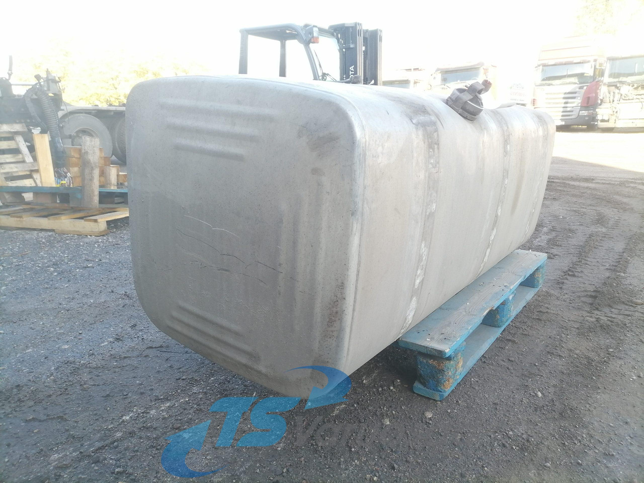 Scania Kütusepaak 700L 1423691 - Spremnik goriva za Kamion: slika Scania Kütusepaak 700L 1423691 - Spremnik goriva za Kamion Scania Kütusepaak 700L 1423691 - Spremnik goriva za Kamion: slika Scania Kütusepaak 700L 1423691 - Spremnik goriva za Kamion