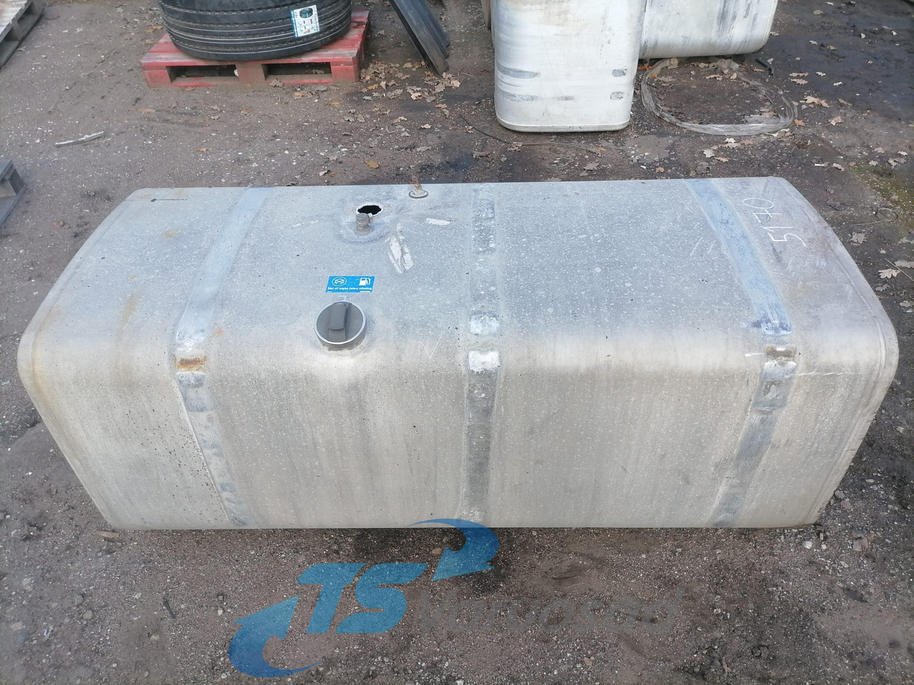 Scania Kütusepaak 700L 1517309 - Spremnik goriva za Kamion: slika Scania Kütusepaak 700L 1517309 - Spremnik goriva za Kamion Scania Kütusepaak 700L 1517309 - Spremnik goriva za Kamion: slika Scania Kütusepaak 700L 1517309 - Spremnik goriva za Kamion