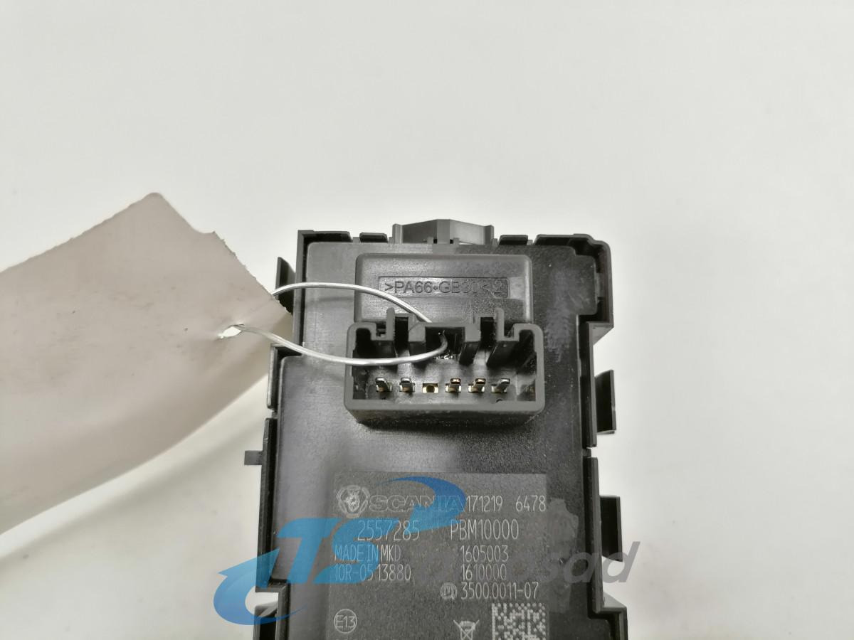 Scania Lülitite moodul 2557285 - Kabina za Kamion: slika Scania Lülitite moodul 2557285 - Kabina za Kamion Scania Lülitite moodul 2557285 - Kabina za Kamion: slika Scania Lülitite moodul 2557285 - Kabina za Kamion