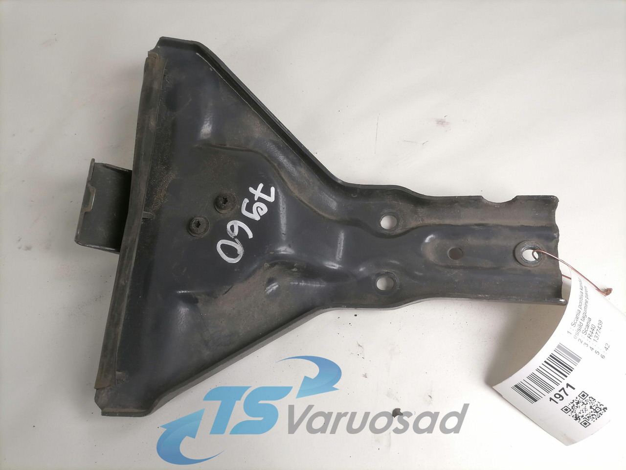 Scania Mudguard bracket 1377439 - Univerzalni dio za Kamion: slika Scania Mudguard bracket 1377439 - Univerzalni dio za Kamion Scania Mudguard bracket 1377439 - Univerzalni dio za Kamion: slika Scania Mudguard bracket 1377439 - Univerzalni dio za Kamion