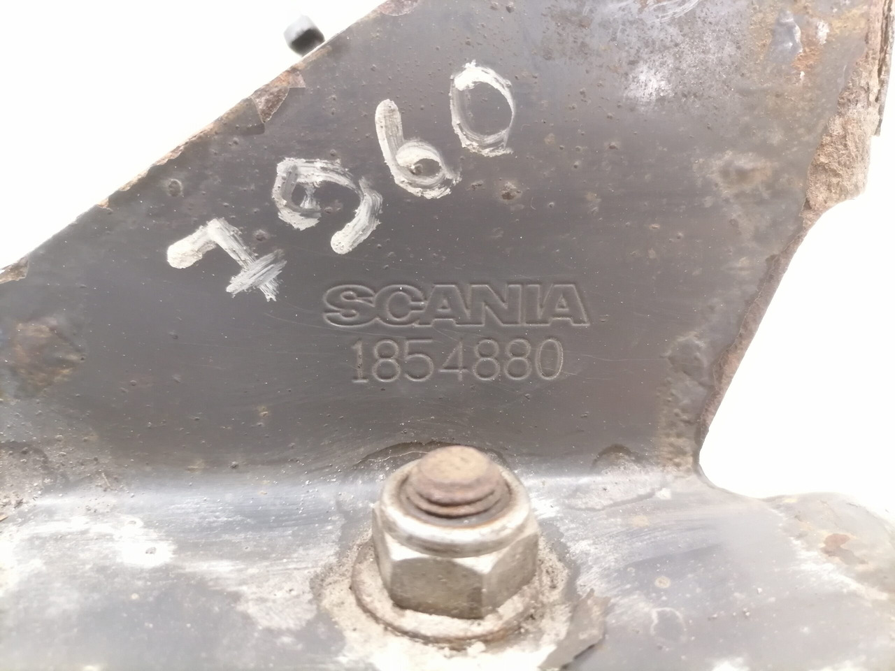 Scania Mudguard bracket 1854879 - Univerzalni dio za Kamion: slika Scania Mudguard bracket 1854879 - Univerzalni dio za Kamion Scania Mudguard bracket 1854879 - Univerzalni dio za Kamion: slika Scania Mudguard bracket 1854879 - Univerzalni dio za Kamion