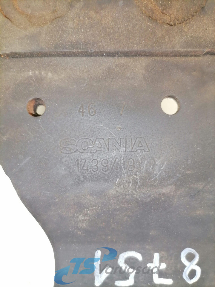 Scania Muffler carrier 1439419 - Prigušni lonac za Kamion: slika Scania Muffler carrier 1439419 - Prigušni lonac za Kamion Scania Muffler carrier 1439419 - Prigušni lonac za Kamion: slika Scania Muffler carrier 1439419 - Prigušni lonac za Kamion